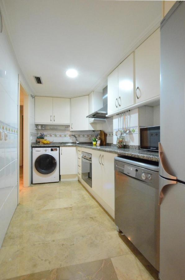 City Center Apartment Валенсия Екстериор снимка
