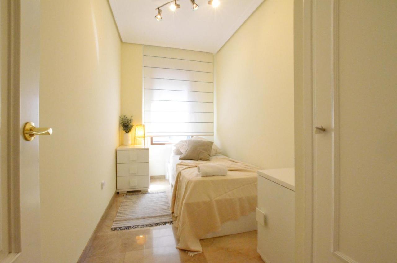 City Center Apartment Валенсия Екстериор снимка